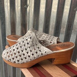 Vintage Mixed Blues White Braid Brazilian Leather Natural Wood Clog Platform 11